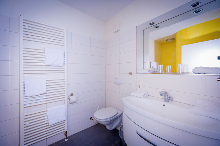 Bathroom 5, Damp Ostsee Resort & Ferienpark, Rendsburg-Eckernförde
