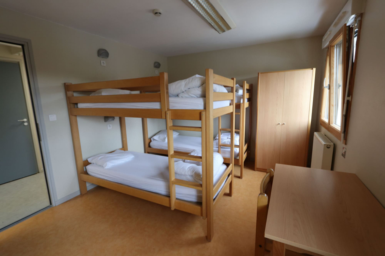 Bedroom 3, Auberge de Jeunesse HI Pontarlier, Doubs