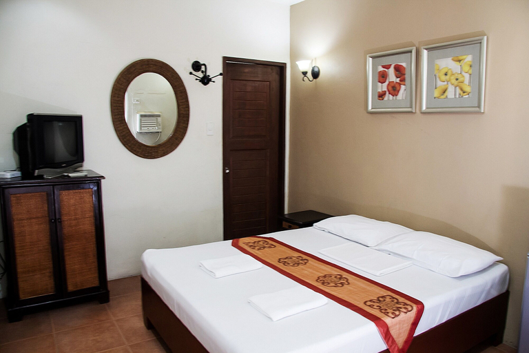 Bedroom 4, Boracay Ocean Bay Hotel, Malay