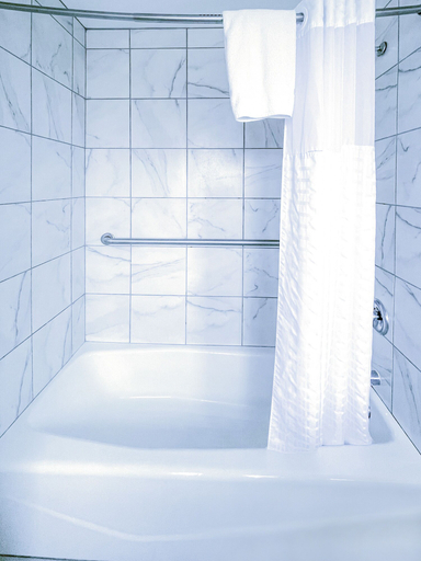 Bathroom 3, Studio 9 Fort Bragg, LLC., Mendocino