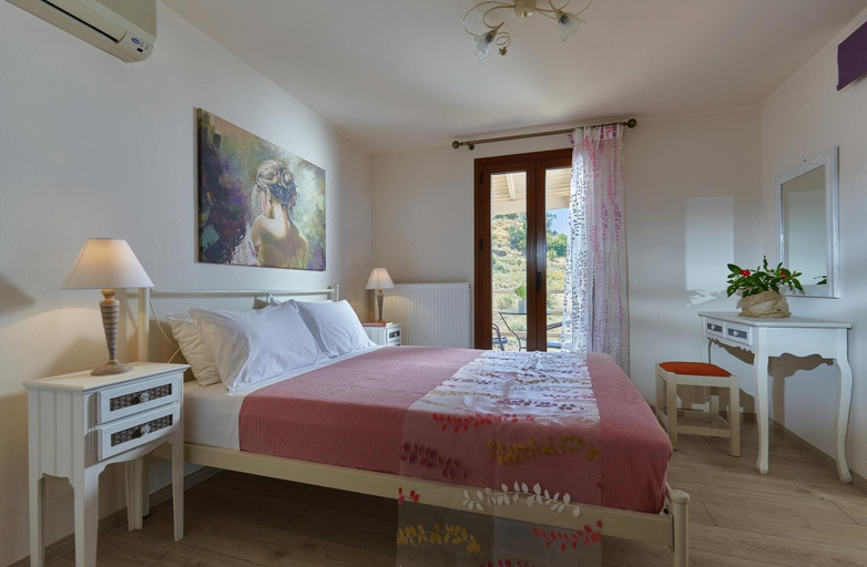 Bedroom 4, Spacious Villa With Private Jacuzzi Shared Pool and Amazing View RU, Crete