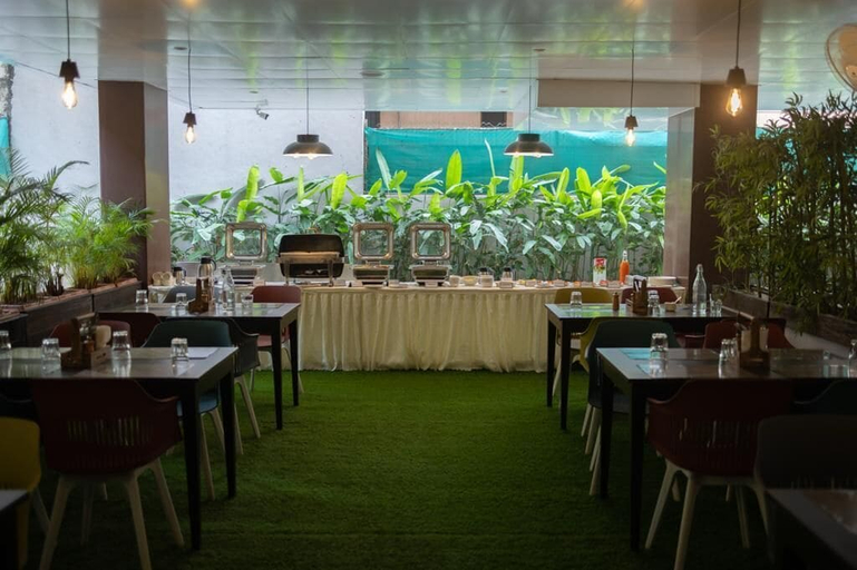 Food & Drinks 3, Freesia Residency by Express Inn, Nashik