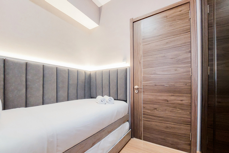 Bedroom 2, Spacious and Nice 2BR at Sky House BSD Apartment By Travelio, Tangerang