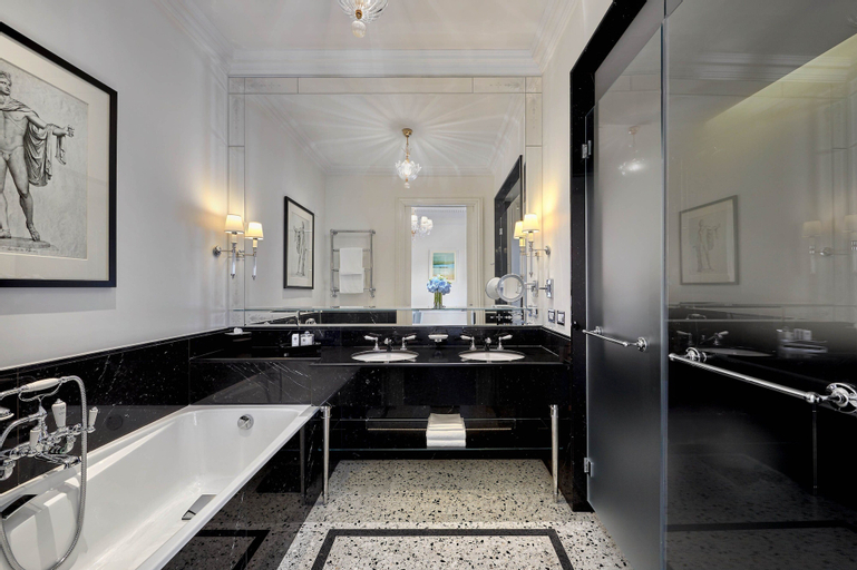 Bathroom 15