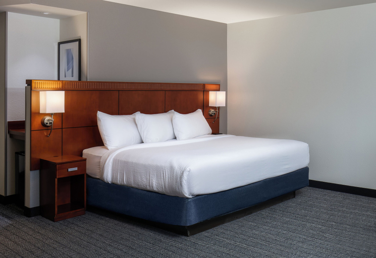 Bedroom 2, Courtyard by Marriott Wichita At Old Town, Sedgwick