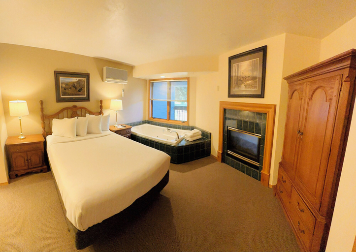 Bedroom 3, Lodge at Leathem Smith, Door