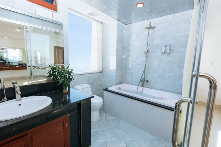 Bathroom 5, SOCO Hotel, Da Nang