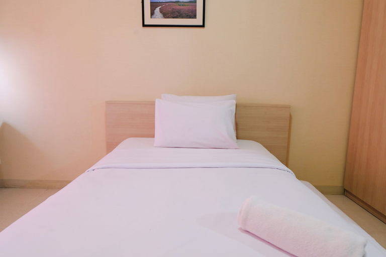 Bedroom 2, Great Deal Studio At Pinewood Apartment, Sumedang