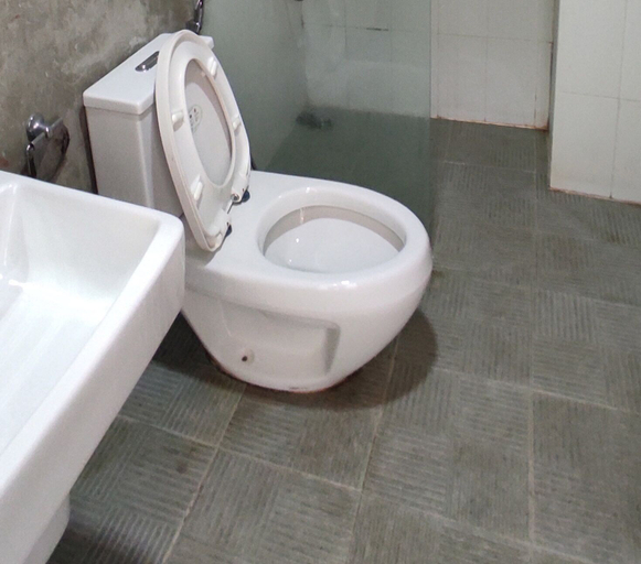 Bathroom 4, Chanthasom Guesthouse, Vientiane