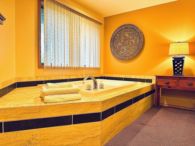 Bathroom 4, Lodge at Leathem Smith, Door