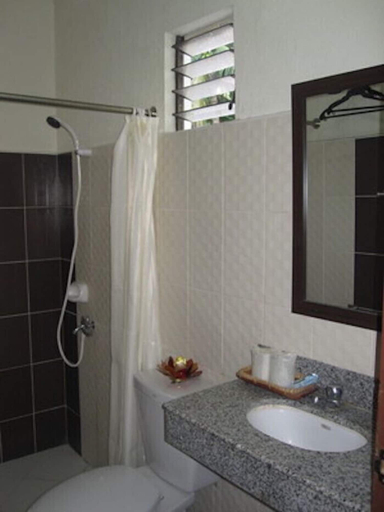 Bathroom 5, Boracay Ocean Bay Hotel, Malay
