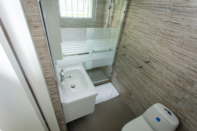Bathroom 3, Westpunt Beach Apartments