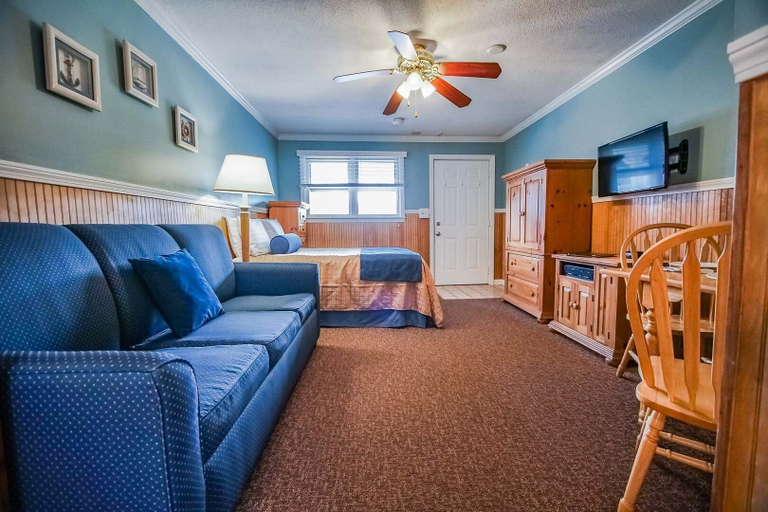 Others 4, Island Manor Resort, Washington