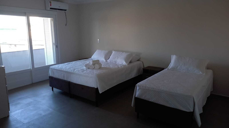 Bedroom 3, Hotel Kruger, Tramandaí