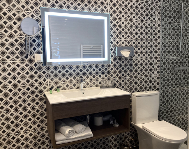 Bathroom 4, Hotel Diana, Alpes-Maritimes