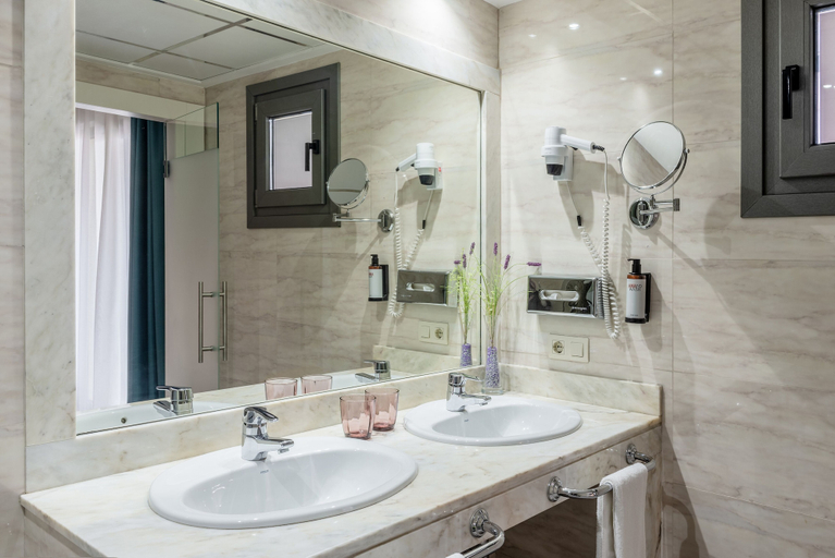 Bathroom 3, Hotel Elche Centro, affiliated by Melia, Alicante