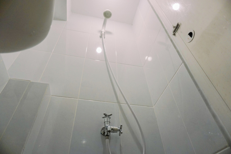 Bathroom 3, Cozy Living Studio Apartment Tokyo Riverside Pik 2, Tangerang