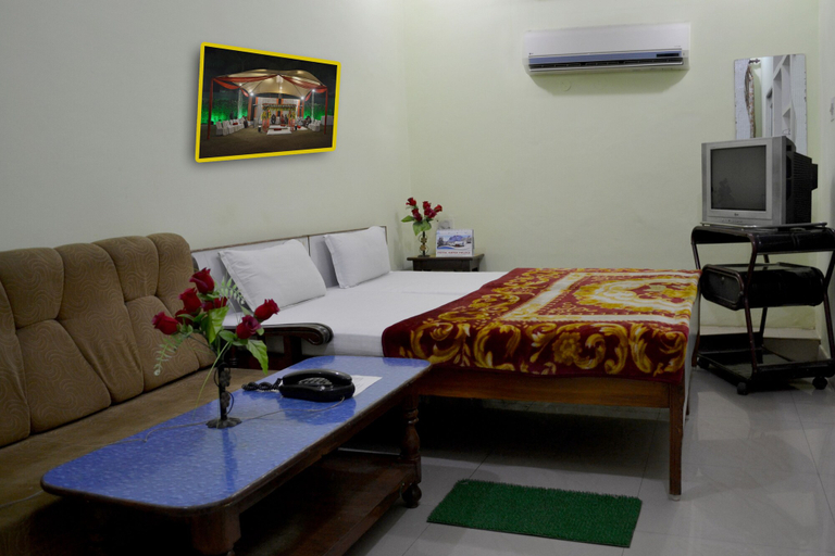 Bedroom, Hotel Rama Palace, Hardoi