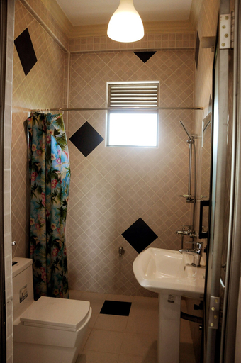 Bathroom 3, Kamaro Holiday Resort, Bandaragama