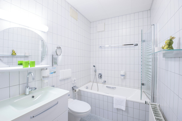 Bathroom 5, Hotel Schloss Nebra, Burgenlandkreis
