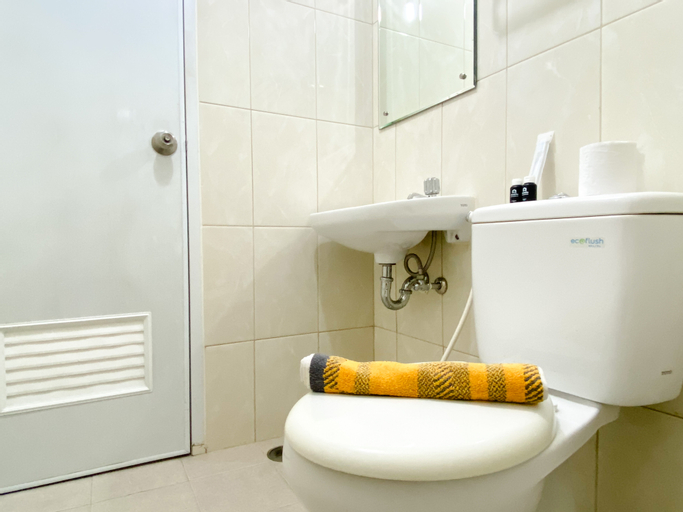 Bedroom 5, Nice and Modern 2BR Springlake Summarecon Bekasi Apartment By Travelio, Bekasi