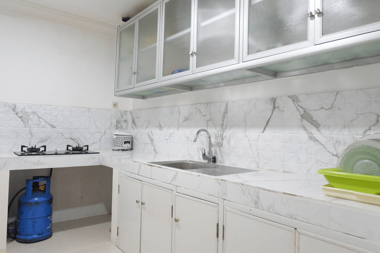 Others 4, Spacious High Floor 2BR at Taman Beverly Apartment By Travelio, Surabaya