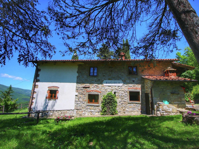 Modish Farmhouse in Ortignano with Swimming Pool, Arezzo