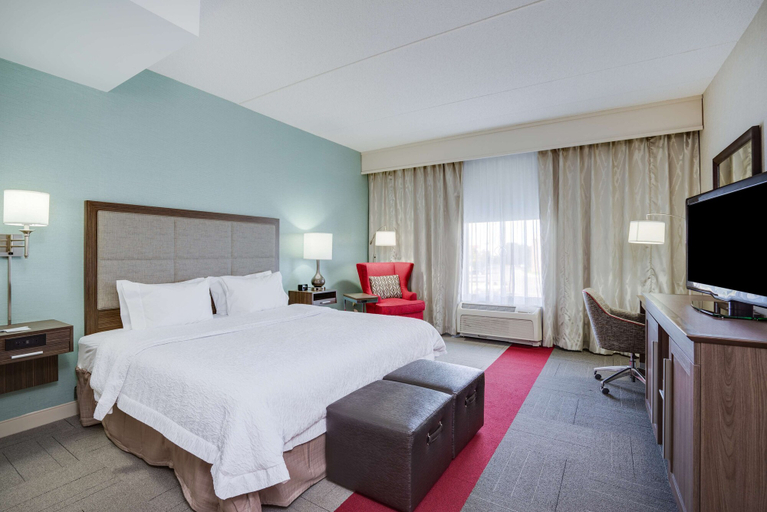 Bedroom 4, Hampton Inn Middletown, New Castle