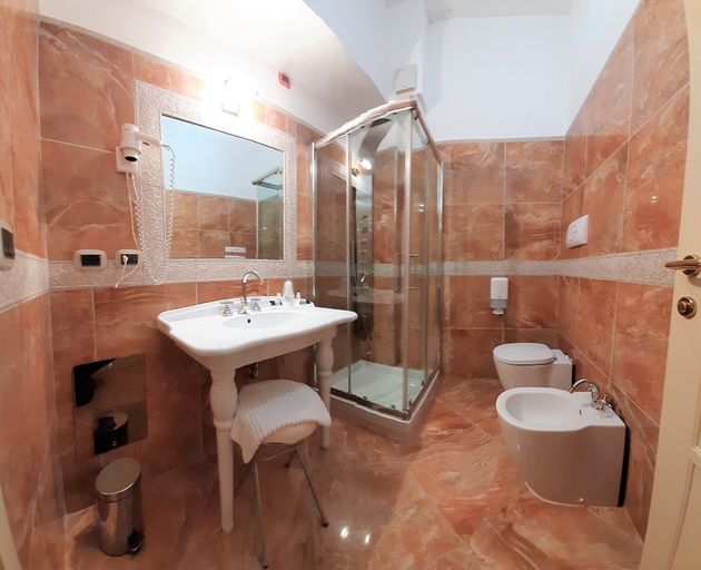 Bathroom 3, Regina di Saba Hotel - Villa Ricevimenti, Avellino