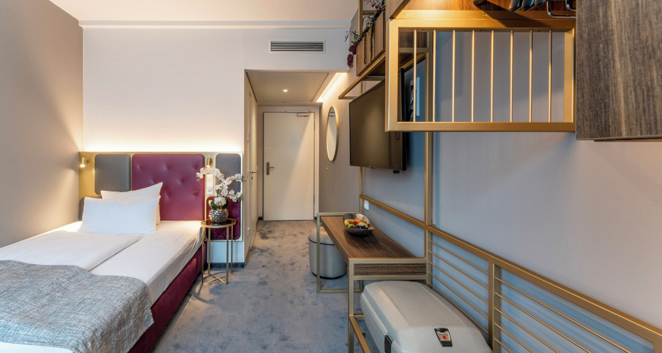 Bedroom 4, PLAZA Premium München, München