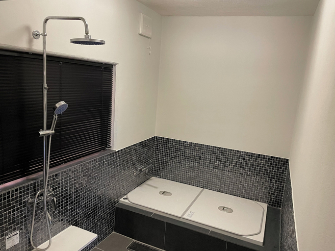 Bathroom 3, minamiseto karoto kazemachitei, Kure