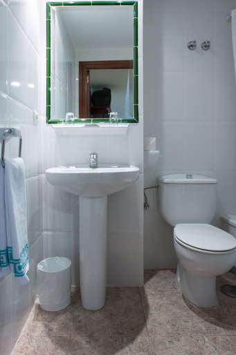 Bathroom 5, Hotel Riviera, Córdoba