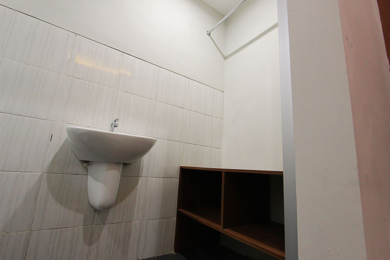 Bathroom 3, TriDD 01 Sriwijaya Hotel, Lombok