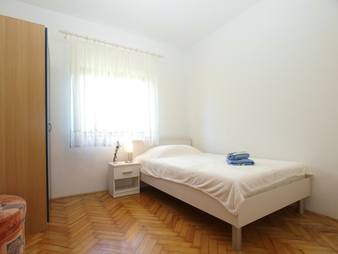 Bedroom 2, Apartment 1875, Marčana