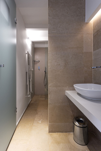 Bathroom 3, Calapetra Resort, Syracuse