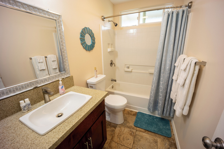 Bathroom 3, The Blissful Orchard, Hawaii