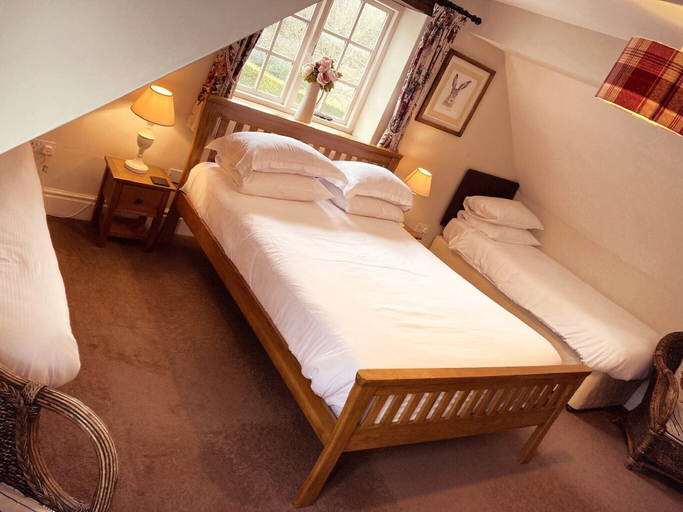 Bedroom 2, Inn For All Seasons, Gloucestershire