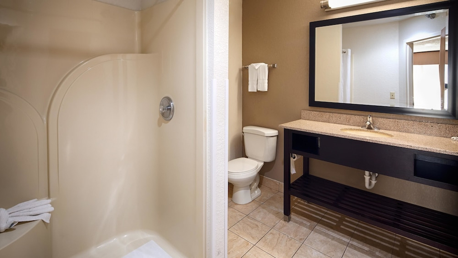 Bathroom 5, Best Western Suites, Franklin