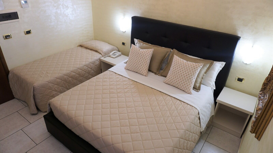 Bedroom 2, Hotel Riva del Sole, Lecce