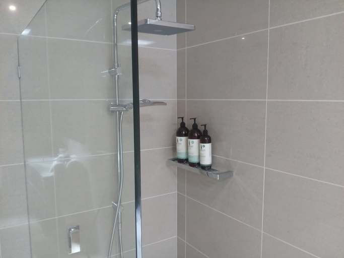 Bathroom 4, East 34, Ballarat - Central
