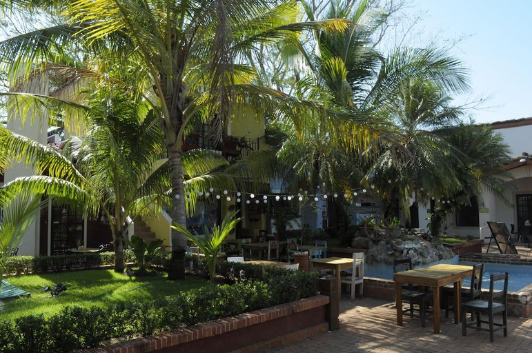 Food & Drinks, Tropical Gardens, Carrillo
