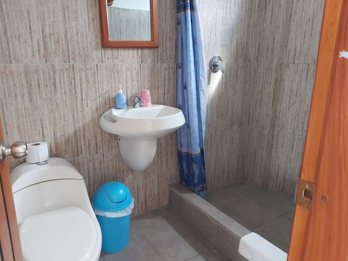 Bathroom 3, Galapagos Native, Santa Cruz