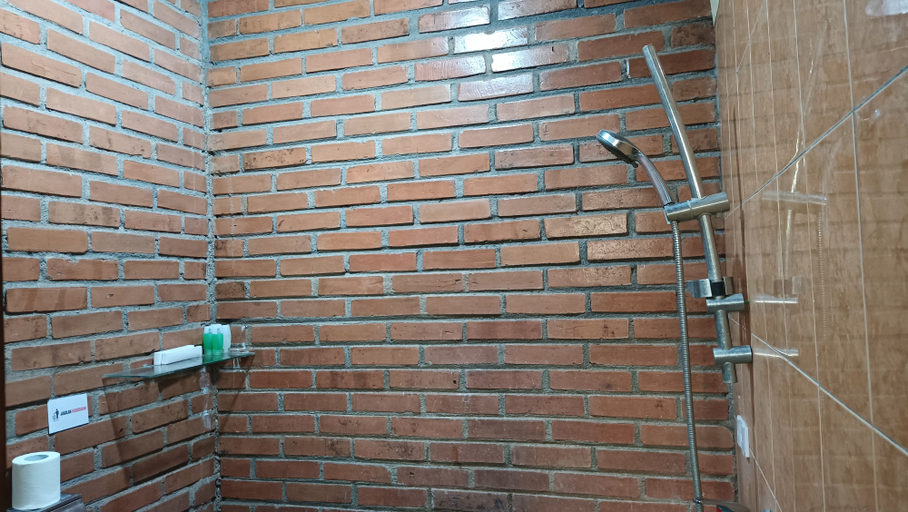 Bathroom, Kampung Tembi Guest House, Bantul
