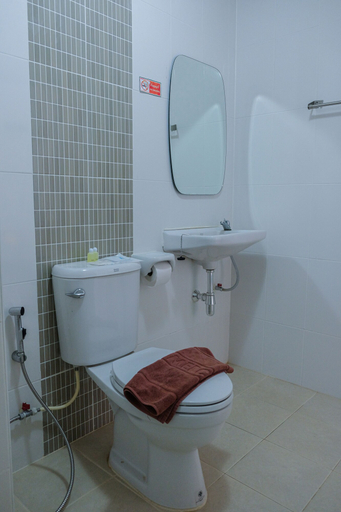 Bathroom 4, Bees Smile Hotel, Muang Chiang Rai
