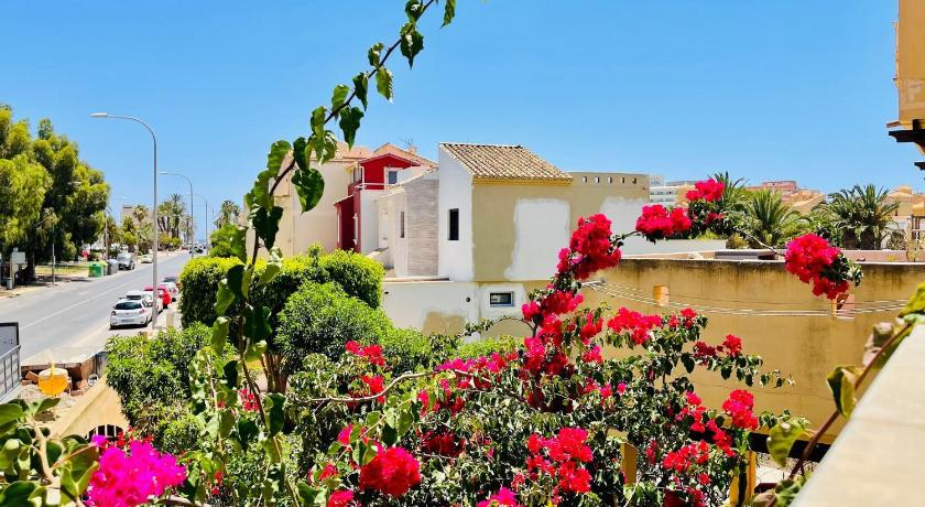 Pleasant apartment in Roquetas de Mar with garden, Almería