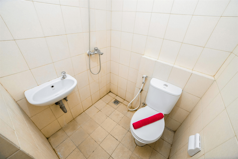 Bathroom 5, Best Price 2BR Tamansari Panoramic Apartment with Mountain View By Travelio, Bandung