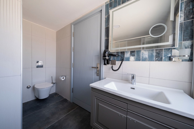 Bathroom 5, La Luz Bozcaada, Bozcaada