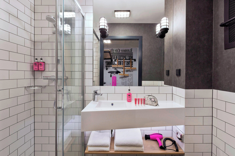 Bathroom 4, Moxy Katowice Airport, Lubliniec