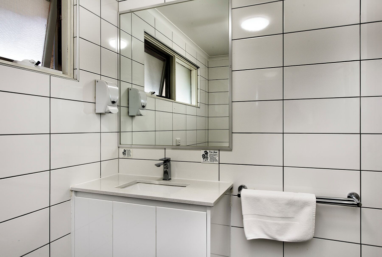 Bathroom 4, Frankston Motel, Melbourne