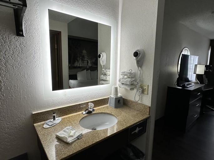 Bathroom 4, Super 8 by Wyndham Madison South, Dane